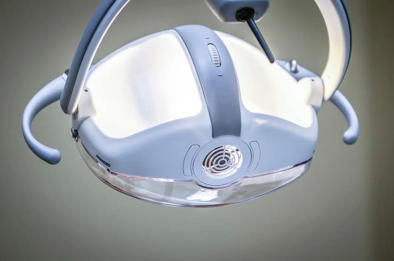 Free dentist lamp image